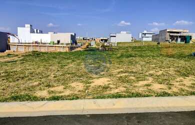 Imagem: O terreno possui 300m² de Área Privada e está localizado