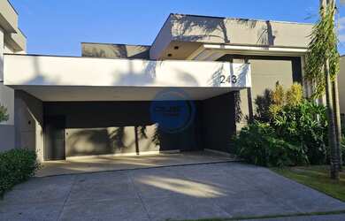 Imagem: A casa em condomínio possui 3 Dormitórios, 3 Suítes, 5 Banheiros