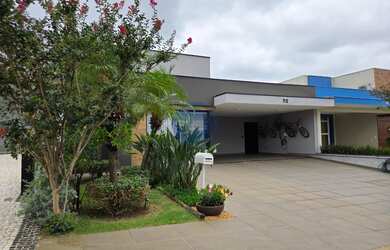 Imagem: A casa em condomínio possui 3 Dormitórios, 1 Suíte, 3 Banheiros