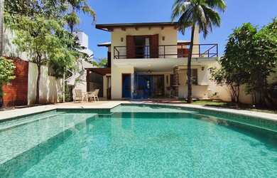 Imagem: A casa em condomínio possui 3 Dormitórios, 3 Suítes, 6 Banheiros