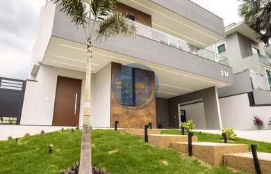 Imagem: A casa em condomínio possui 3 Dormitórios, 3 Suítes, 5 Banheiros