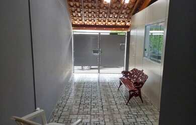 Imagem: A casa possui 2 Dormitórios, 2 Banheiros, 1 Vaga na garagem