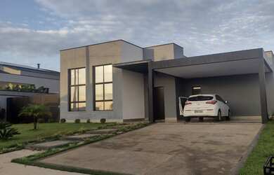 Imagem: A casa em condomínio possui 3 Dormitórios, 3 Suítes, 6 Banheiros