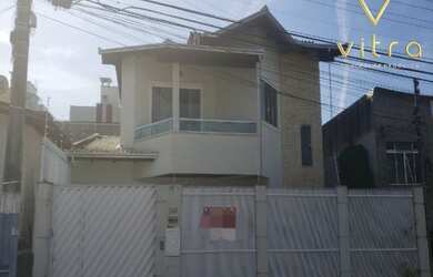 Imagem: A casa possui 3 Dormitórios, 1 Suíte, 1 Vaga na garagem, 190m²