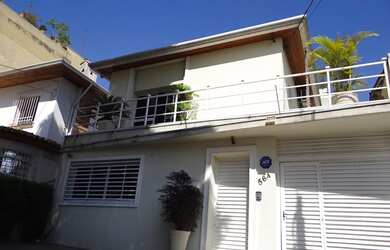 Imagem: A loja possui 4 Dormitórios, 4 Banheiros, 7 Vagas na garagem