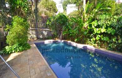 Imagem: A casa possui 4 Dormitórios, 3 Suítes, 7 Banheiros, 5 Vagas