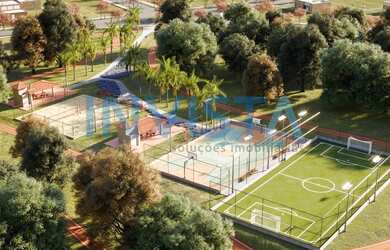 Imagem: O terreno possui 300m² de Área Privada e está localizado