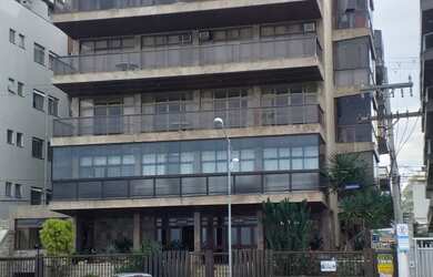 Imagem: O apartamento possui 4 Dormitórios, 3 Suítes, 3 Vagas na garagem