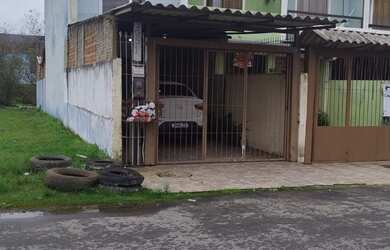 Imagem: A casa possui 2 Dormitórios, 1 Banheiro, 1 Vaga na garagem