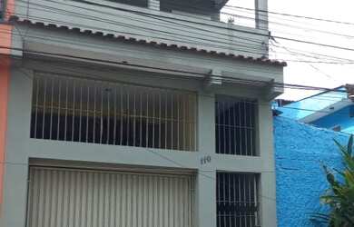 Imagem: A casa possui 3 Dormitórios, 2 Vagas na garagem, 125m² de