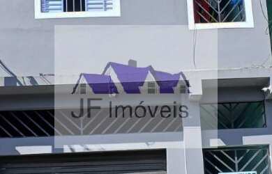 Imagem: A casa possui 4 Dormitórios, 2 Banheiros, 2 Vagas na garagem