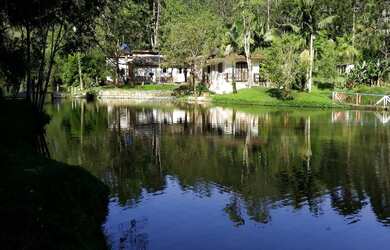 Imagem: A fazenda possui 4 Dormitórios, 1 Suíte, 1 Banheiro, 33.000m²