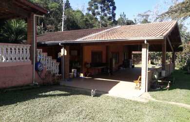 Imagem: A fazenda possui 4 Dormitórios, 2 Banheiros, 96.800m² de Área