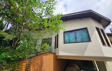 Imagem: A casa possui 3 Dormitórios, 1 Suíte, 4 Banheiros, 4 Vagas