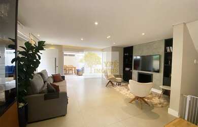 Imagem: A casa em condomínio possui 3 Dormitórios, 3 Suítes, 4 Banheiros