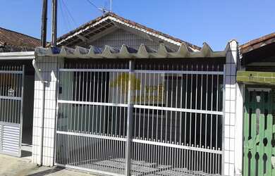 Imagem: A casa possui 2 Dormitórios, 2 Banheiros, 3 Vagas na garagem