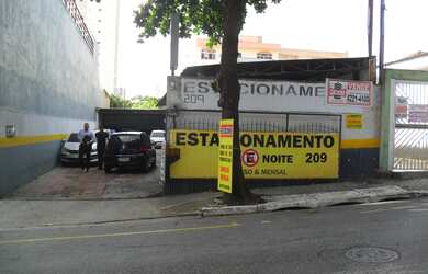 Imagem: O terreno possui 400m² de Área Privada e está localizado