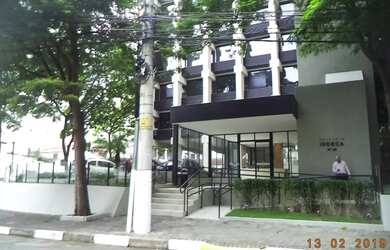 Imagem: A sala comercial possui 2 Banheiros, 3 Vagas na garagem, 213m²