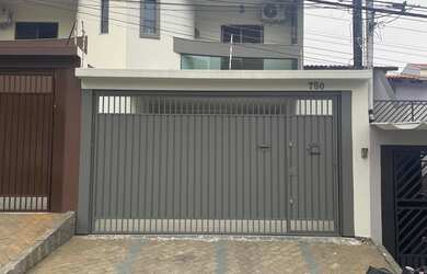 Imagem: A casa possui 4 Dormitórios, 2 Suítes, 1 Banheiro, 4 Vagas