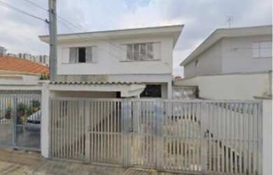 Imagem: A casa possui 2 Dormitórios, 2 Banheiros, 2 Vagas na garagem