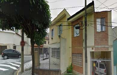 Imagem: A casa possui 3 Dormitórios, 2 Banheiros, 1 Vaga na garagem