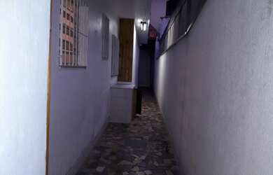 Imagem: A casa possui 2 Dormitórios, 1 Banheiro, 2 Vagas na garagem