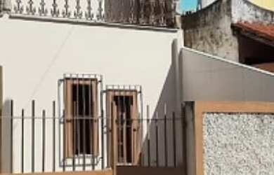 Imagem: A casa possui 2 Dormitórios, 1 Suíte, 2 Vagas na garagem