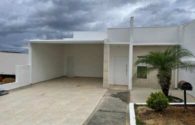 Imagem: A casa em condomínio possui 3 Dormitórios, 1 Suíte, 3 Banheiros