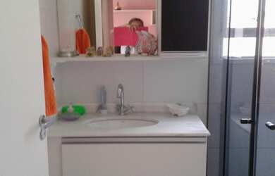 Imagem: O apartamento possui 2 Dormitórios, 1 Banheiro, 1 Vaga na garagem