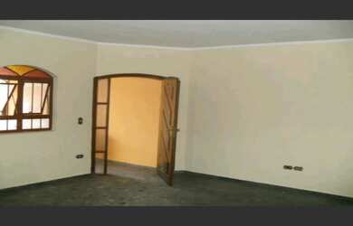 Imagem: A loja possui 2 Dormitórios, 1 Suíte, 3 Banheiros, 2 Vagas