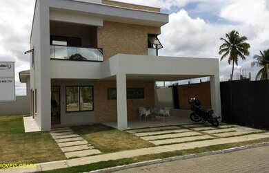 Imagem: A casa em condomínio possui 3 Dormitórios, 3 Suítes, 3 Banheiros