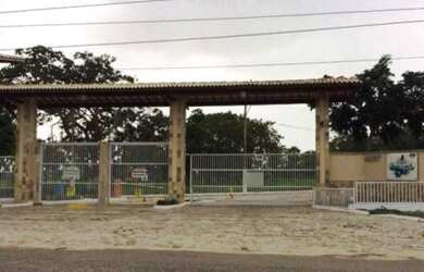 Imagem: O terreno possui 360m² de Área Privada, Churrasqueira e está