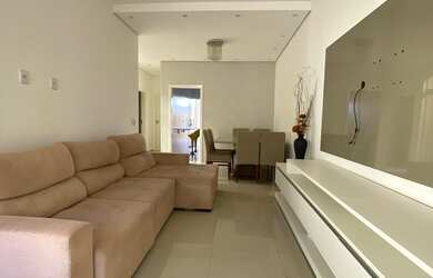 Imagem: A casa possui 3 Dormitórios, 1 Suíte, 2 Vagas na garagem e