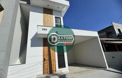 Imagem: A casa possui 2 Dormitórios, 2 Suítes, 3 Banheiros, 2 Vagas