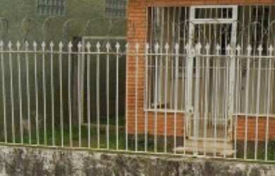 Imagem: A casa possui 3 Dormitórios, 1 Banheiro e 200m² de Área e