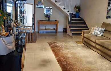 Imagem: A casa possui 3 Dormitórios, 1 Suíte, 2 Banheiros, 1 Vaga