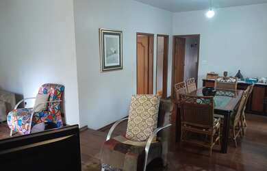 Imagem: A casa possui 3 Dormitórios, 3 Suítes, 5 Banheiros, 5 Vagas