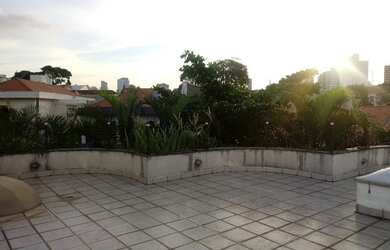 Imagem: A casa possui 5 Dormitórios, 2 Suítes, 6 Banheiros, 7 Vagas