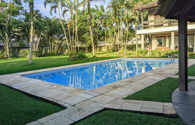 Imagem: A casa em condomínio possui 5 Dormitórios, 5 Suítes, 6 Banheiros