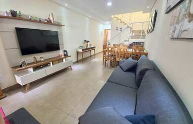 Imagem: A casa possui 3 Dormitórios, 1 Suíte, 2 Banheiros, 2 Vagas