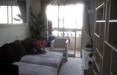 Imagem: O apartamento possui 3 Dormitórios, 1 Banheiro, 1 Vaga na garagem