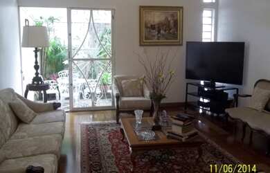 Imagem: A casa possui 3 Dormitórios, 1 Suíte, 5 Banheiros, 3 Vagas