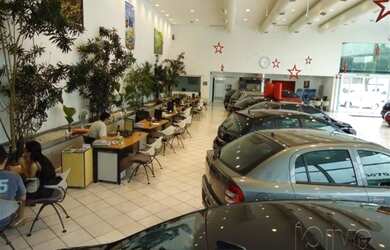 Imagem: O terreno possui 30 Vagas na garagem, 724m² de Área e está