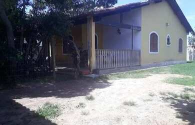 Imagem: A casa possui 3 Dormitórios, 1 Suíte, 2 Banheiros, 3 Vagas