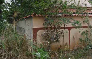 Imagem: A casa possui 4 Dormitórios, 1 Suíte, 2 Banheiros, 1 Vaga