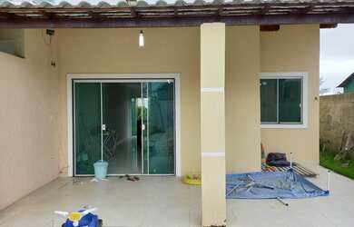 Imagem: A casa possui 2 Dormitórios, 2 Vagas na garagem e está localizado