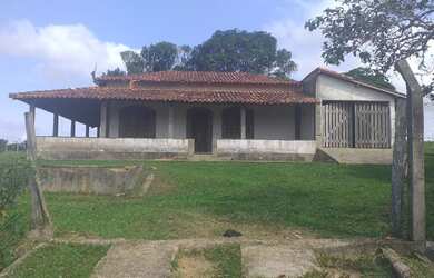 Imagem: A fazenda possui 3 Dormitórios, 1 Banheiro, 1 Vaga na garagem