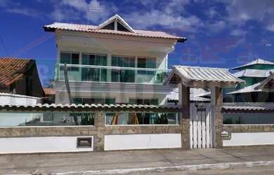 Imagem: A casa possui 3 Dormitórios, 3 Suítes, 4 Banheiros, 2 Vagas