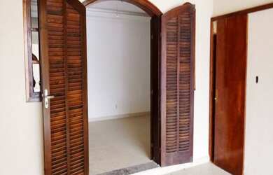 Imagem: A casa possui 2 Dormitórios, 1 Suíte, 1 Banheiro, 1 Vaga na