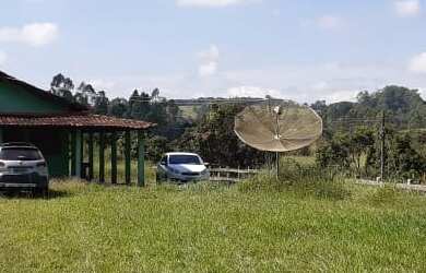 Imagem: A fazenda possui 3 Dormitórios, 1 Suíte, 2 Banheiros, 4 Vagas